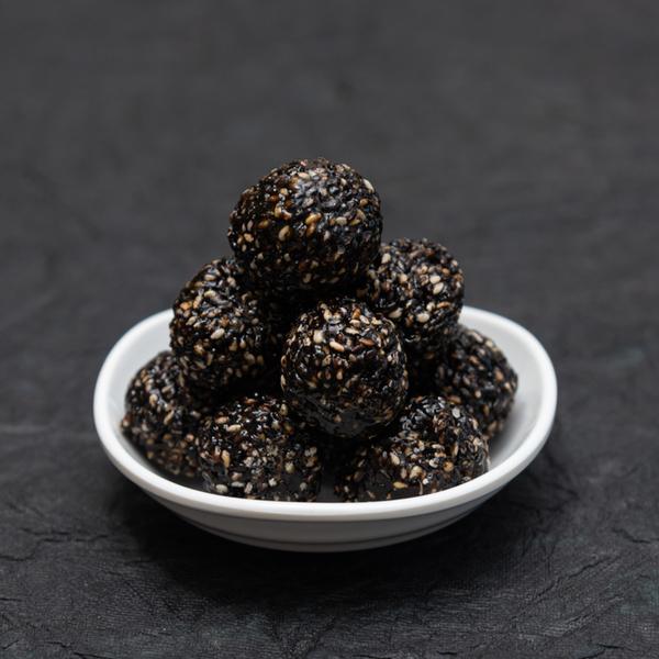 BLACK TIL LADOO / KALE TIL LADOO2